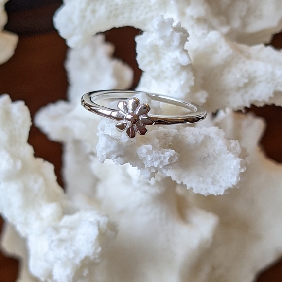 Sterling silver flower ring - Picture 12 of 12
